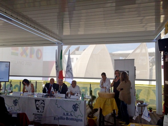 presidente e coordinatrice aiasport al padiglione coldiretti